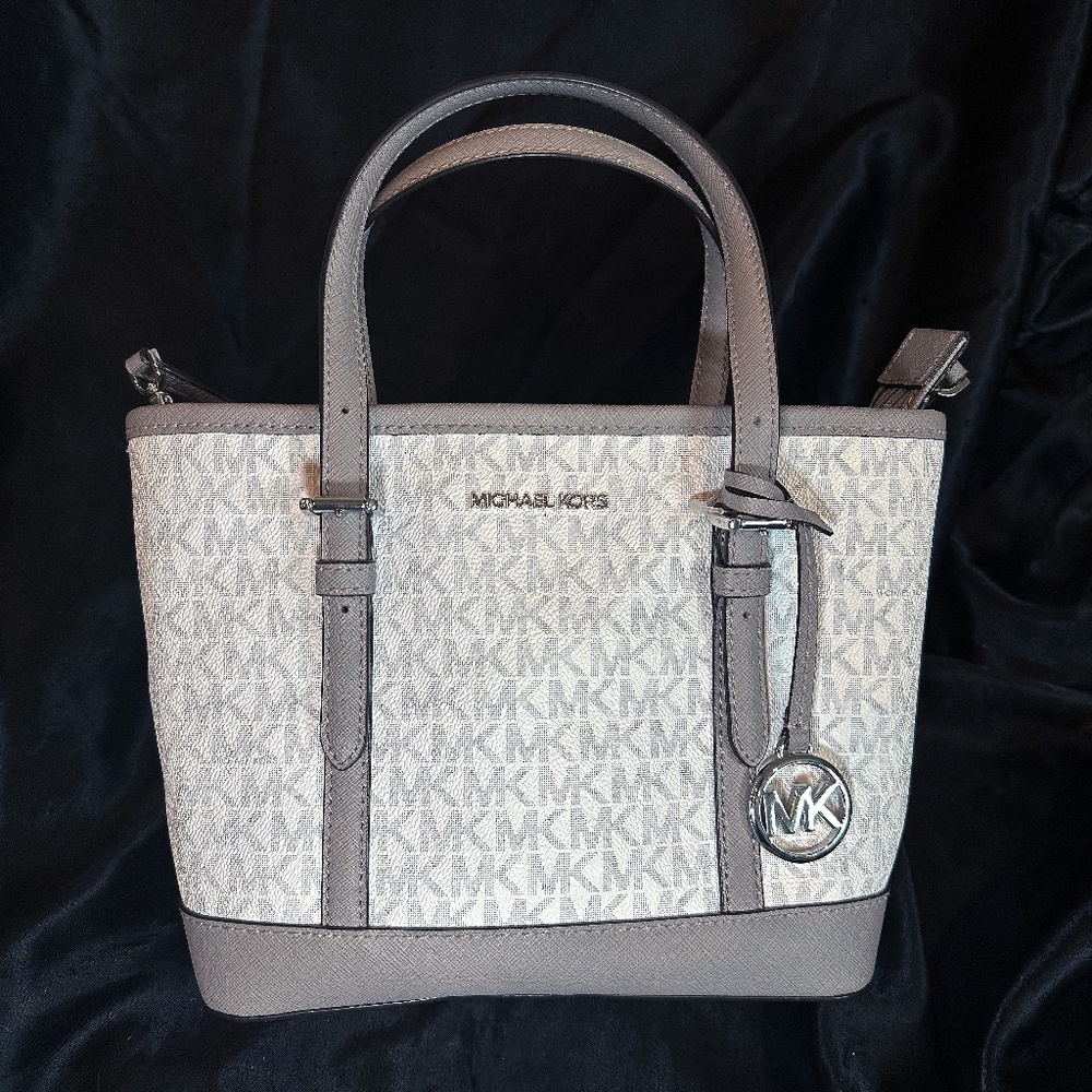 NWT New Michael Kors White Gray Silver Jet Set Handbag with Crossbody Strap